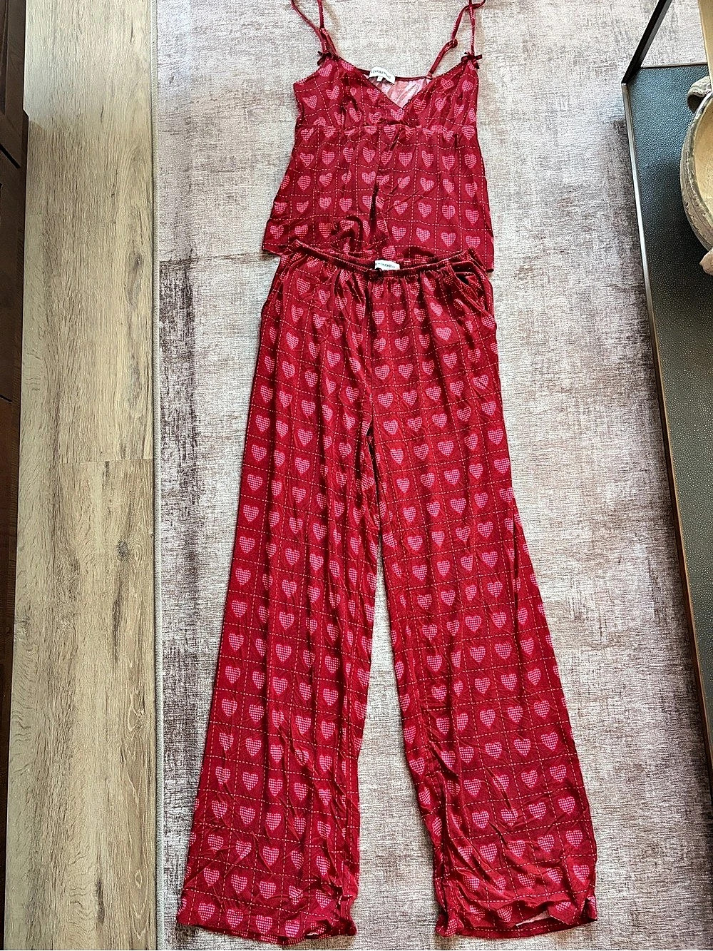 WEWOREWHAT Heart Print Valentines Pajamas, L Bottoms / M Top